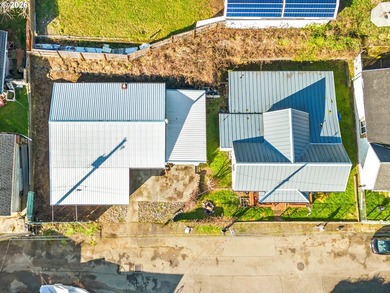 Versatile one-level property in Gardiner offering a rare - photo 12