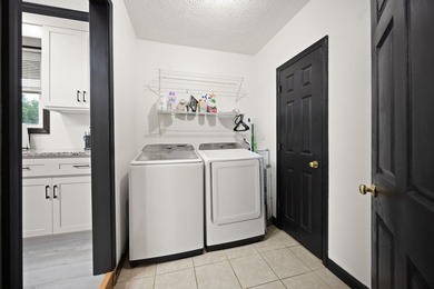 Welcome to this beautifully remodeled 4-bedroom, 1 full and 1 - photo 22