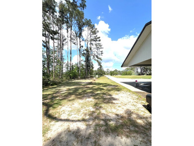 Enjoy lakefront living in Baymeadows with this 4-bedroom home - photo 4