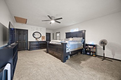 Welcome to this beautifully remodeled 4-bedroom, 1 full and 1 - photo 27