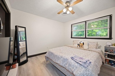 Welcome to this beautifully remodeled 4-bedroom, 1 full and 1 - photo 32