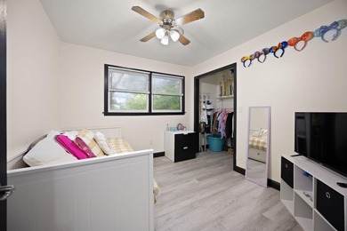 Welcome to this beautifully remodeled 4-bedroom, 1 full and 1 - photo 33