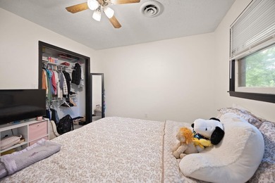 Welcome to this beautifully remodeled 4-bedroom, 1 full and 1 - photo 34