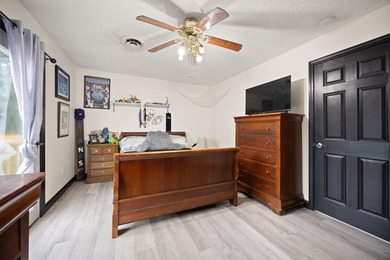 Welcome to this beautifully remodeled 4-bedroom, 1 full and 1 - photo 38