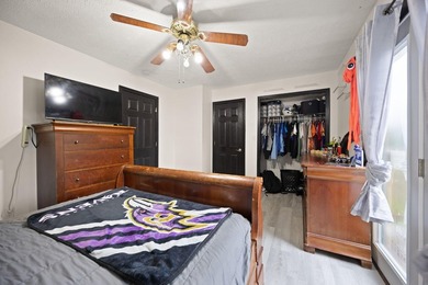Welcome to this beautifully remodeled 4-bedroom, 1 full and 1 - photo 39