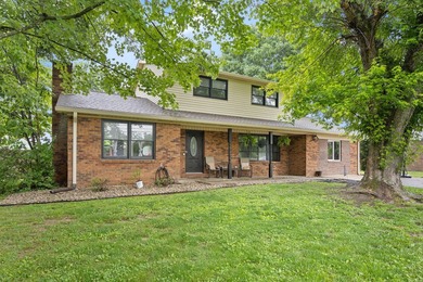 Welcome to this beautifully remodeled 4-bedroom, 1 full and 1 - photo 40