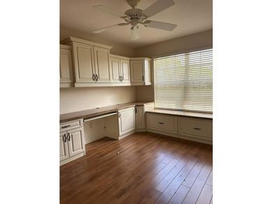 Beautiful corner lot! Lots of upgrades! Extra large screened - photo 11
