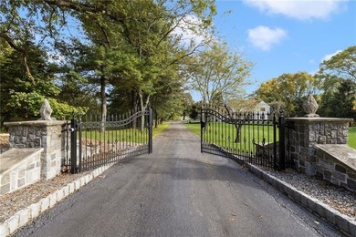 Exceptional value for this legal 2-unit compound on 7.84 private - photo 1