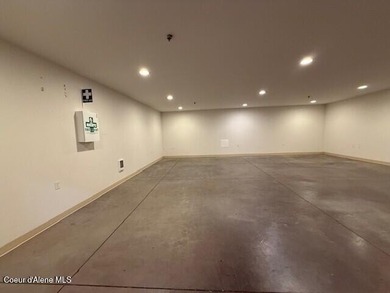 This 48,000 SqFt warehouse building is in excellent condition - photo 14