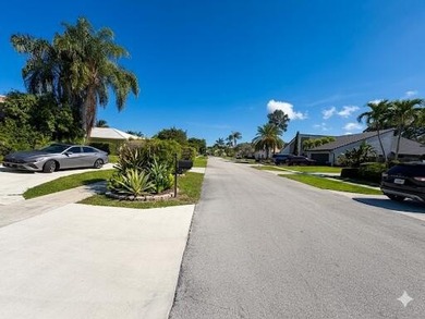 BEAUTIFUL SPLIT 3/2.5 HOME situated on an expansive 1/4-acre - photo 15