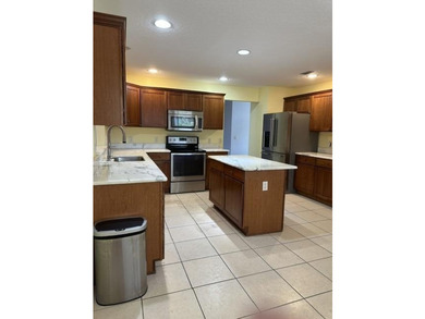 Beautiful corner lot! Lots of upgrades! Extra large screened - photo 16