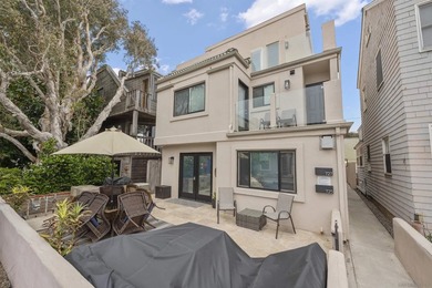 Beautifully renovated 3bed/3bath townhome located steps from the - photo 2