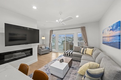 Beautifully renovated 3bed/3bath townhome located steps from the - photo 9