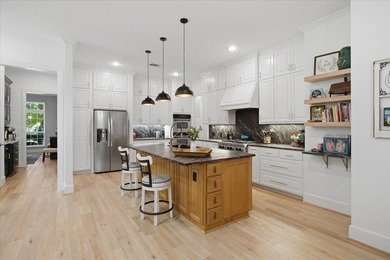 Luxury living awaits in this stunning, completely remodeled - photo 10