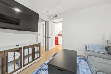 Beautifully renovated 3bed/3bath townhome located steps from the - photo 10