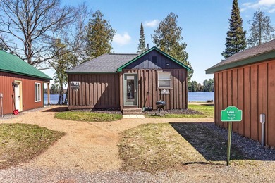 Beautiful year-round cabin situated right at the water's edge - photo 2