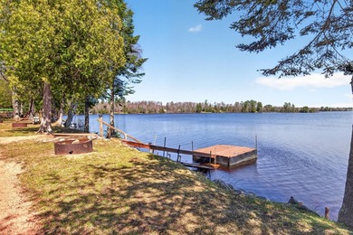 Beautiful year-round cabin situated right at the water's edge - photo 3