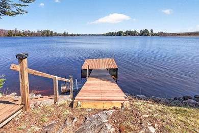 Beautiful year-round cabin situated right at the water's edge - photo 4