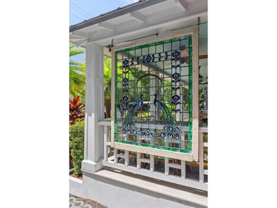 Private Old Town property with built-in income and exceptional - photo 8