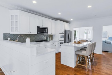 Premiere location - 3 blocks to the beach. Stunning 4 bedroom, 3 - photo 14