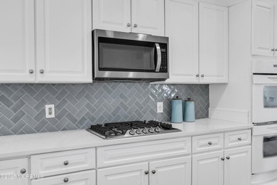 Premiere location - 3 blocks to the beach. Stunning 4 bedroom, 3 - photo 15