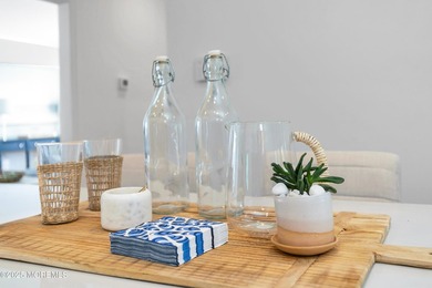 Premiere location - 3 blocks to the beach. Stunning 4 bedroom, 3 - photo 16