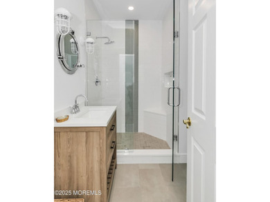 Premiere location - 3 blocks to the beach. Stunning 4 bedroom, 3 - photo 19