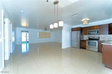 This Spanning and New Roof over +1400 sqft Living Area House is - photo 4