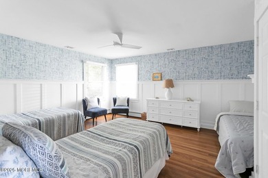 Premiere location - 3 blocks to the beach. Stunning 4 bedroom, 3 - photo 29