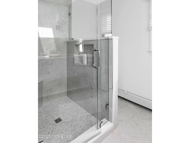 Premiere location - 3 blocks to the beach. Stunning 4 bedroom, 3 - photo 38