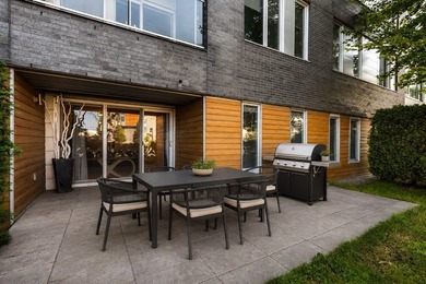 Condo contemporain au coeur de la Cite DIX30, dans un immeuble - photo 3