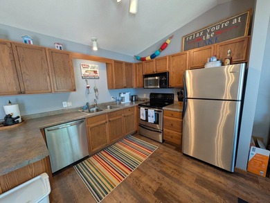 Stunning 3-Bedroom Condo with Breathtaking Lake Views of the - photo 7