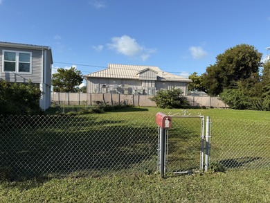 ROGO Exempt lot just 10 minutes from Key West! This spacious lot - photo 3