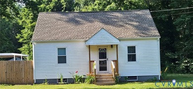 Newly renovated cape just outside of town limits of Warsaw - photo 1