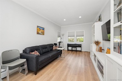 Welcome to Your Dream Home in the Heart of Merrick! Perfectly - photo 11