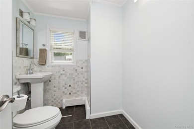 Welcome to Your Dream Home in the Heart of Merrick! Perfectly - photo 12