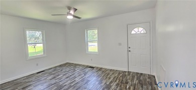 Newly renovated cape just outside of town limits of Warsaw - photo 4