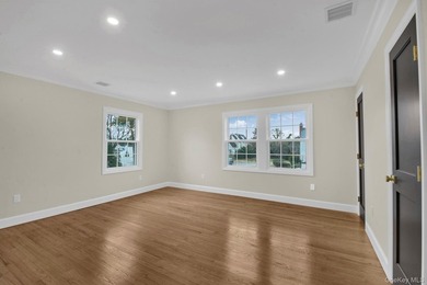 DEFINING MODERN LUXURY LIVING IN MANHASSET The most beautiful - photo 14
