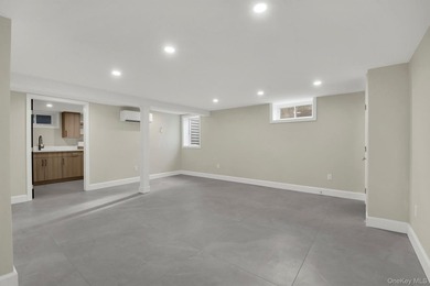 DEFINING MODERN LUXURY LIVING IN MANHASSET The most beautiful - photo 15