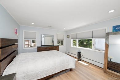 Welcome to Your Dream Home in the Heart of Merrick! Perfectly - photo 15