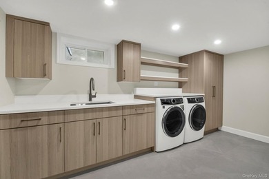 DEFINING MODERN LUXURY LIVING IN MANHASSET The most beautiful - photo 16