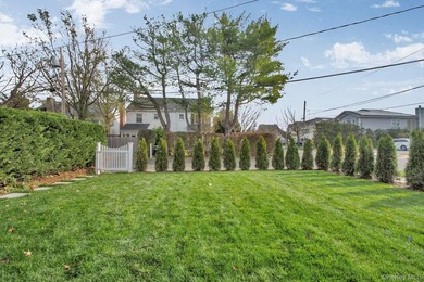 DEFINING MODERN LUXURY LIVING IN MANHASSET The most beautiful - photo 18