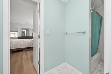 Welcome to Your Dream Home in the Heart of Merrick! Perfectly - photo 18