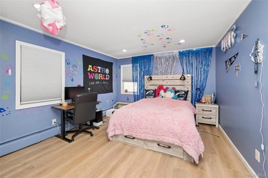 Welcome to Your Dream Home in the Heart of Merrick! Perfectly - photo 21