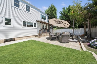Welcome to Your Dream Home in the Heart of Merrick! Perfectly - photo 25