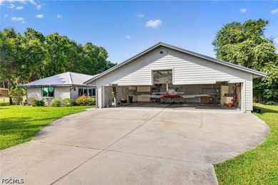 Are you looking for aviation based lifestyle? This move-in ready - photo 3