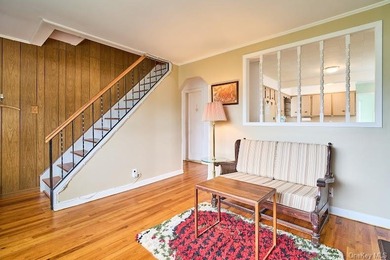WELCOME TO 161 VAN BUREN STREET, WEST BABYLON... This delightful - photo 5