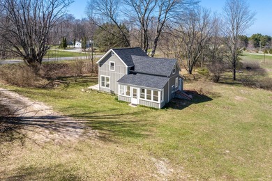Charming farmhouse on nearly 1.6 acres in the heart of Manistee - photo 2