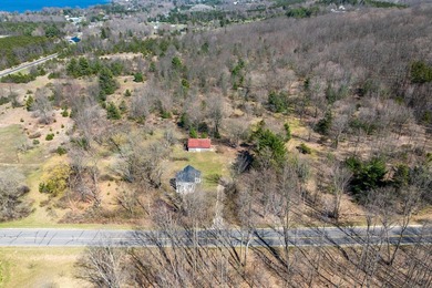 Charming farmhouse on nearly 1.6 acres in the heart of Manistee - photo 7