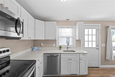 Welcome home to this totaly remodled ranch offering a - photo 2